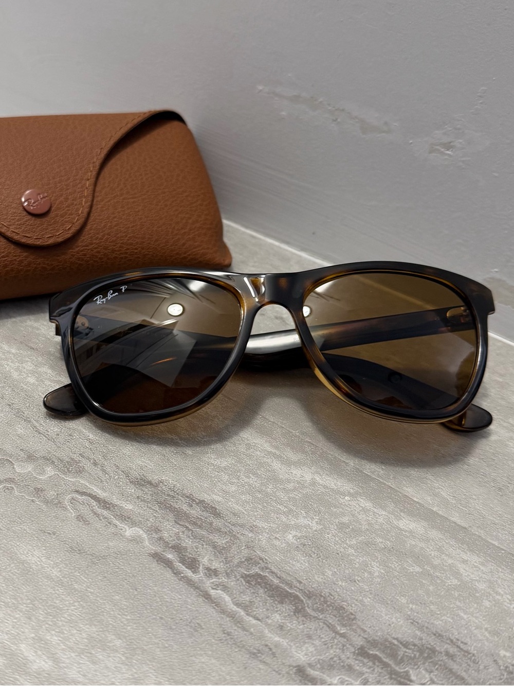 Ray-Ban Brown Tortoiseshell Polarized Sunglasses with Brown Case
